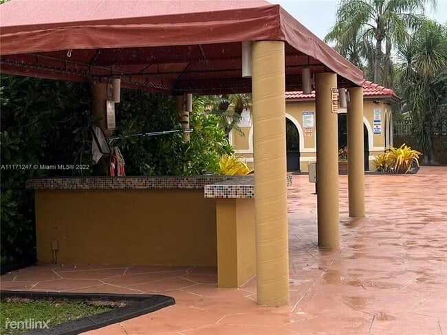 Building Photo - 2 br, 1 bath Condo - The Courts Apartments...