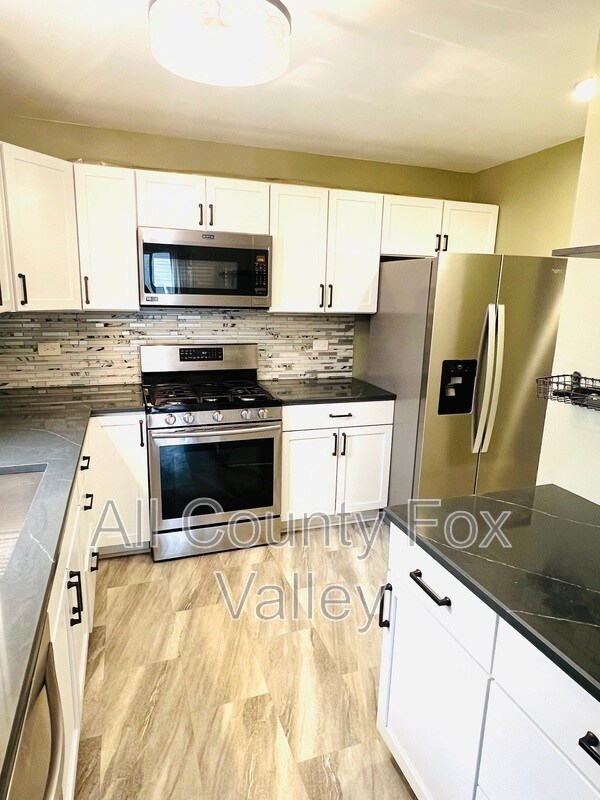 Foto del edificio - 7160 Center Ave