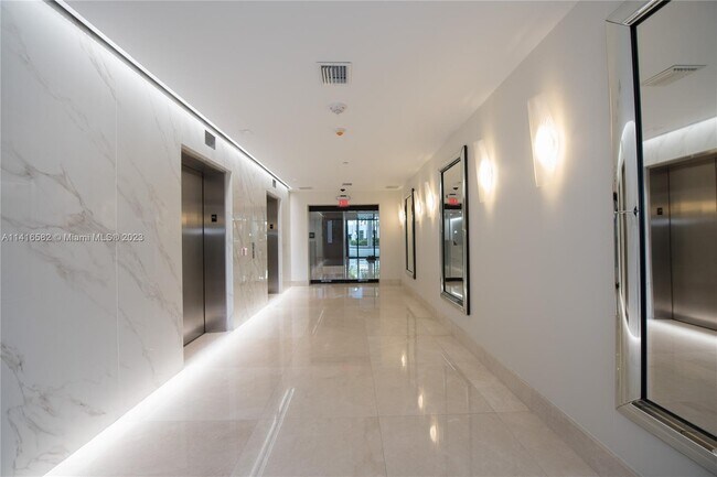 Foto del edificio - 540 Brickell Key Dr