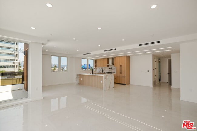 Building Photo - 1414 S Beverly Dr