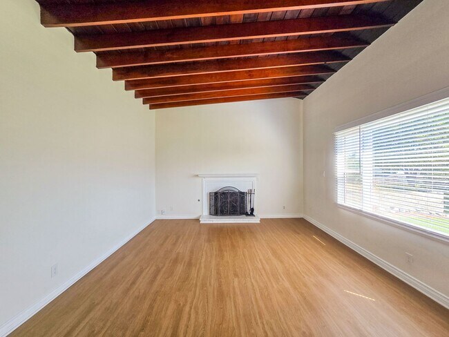 Foto del edificio - Charming 2-Bedroom Retreat in La Crescenta – Available Now!