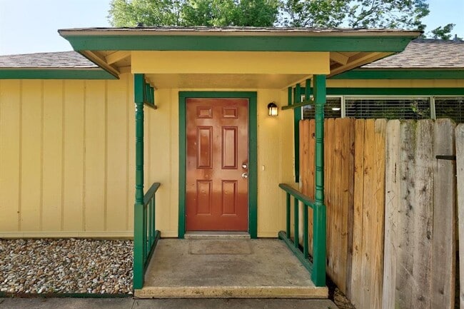 Building Photo - 12302 Dellrey Dr