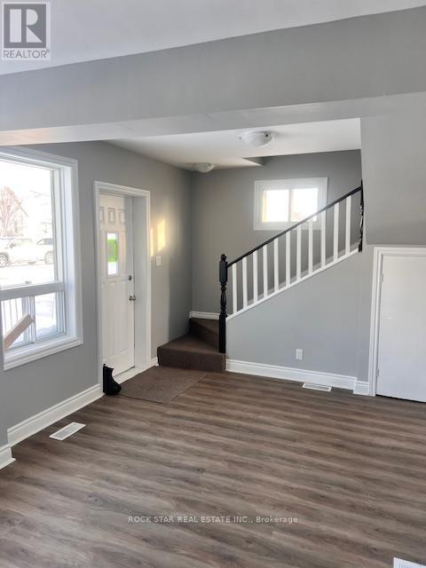 Photo du bâtiment - 73 Oakwood St