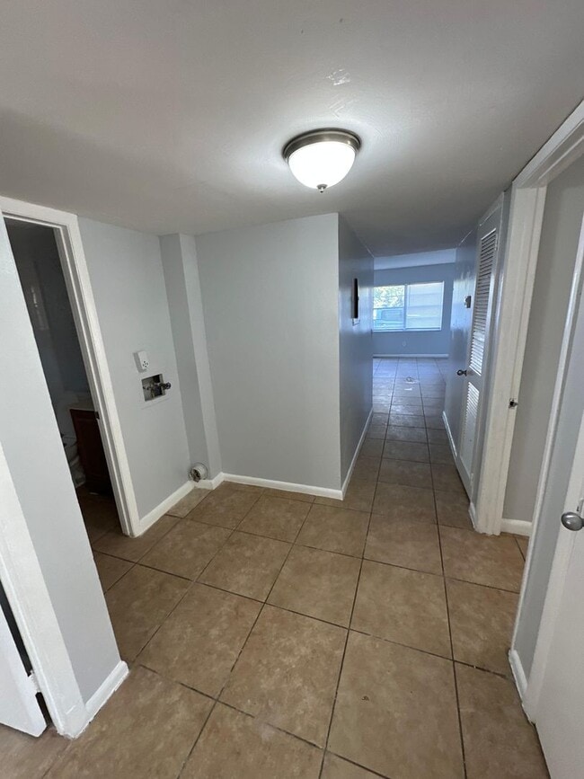 Building Photo - 712 Eaverson St