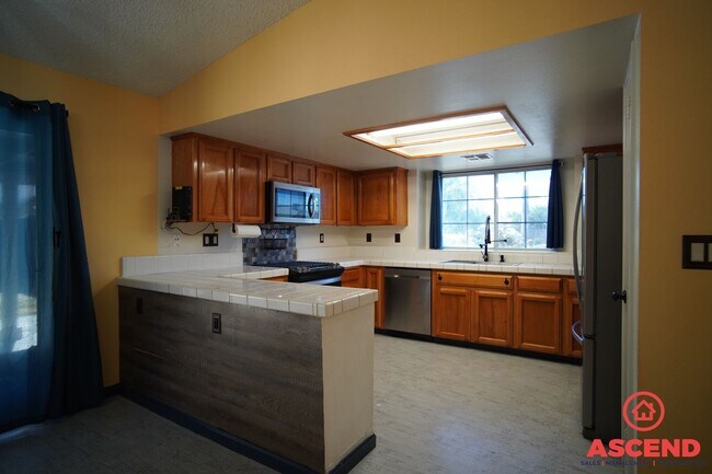Foto del edificio - Gorgeous 4 Bedroom Home in Shafter!