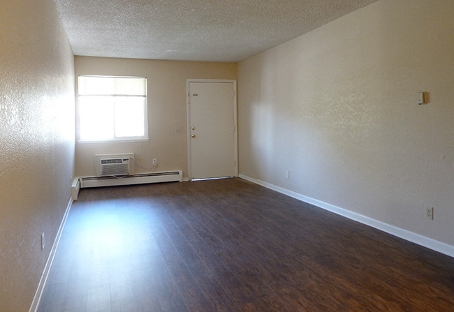 Foto del edificio - 7545 Bradburn Blvd