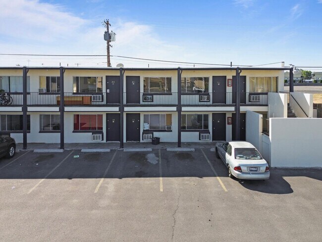 Building Photo - Freshly Remodeled Studio Apartment! FREE W...