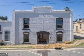 Building Photo - 86 S Forest Ave