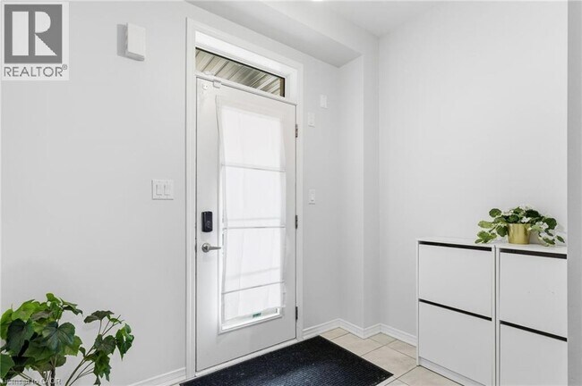 Building Photo - 54 Oaktree Dr