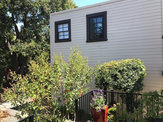 Unit is located above outdoor garden. - 134 Somerset St