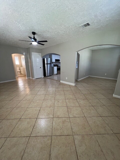 Foto del edificio - 1205 W Wrenway Ave