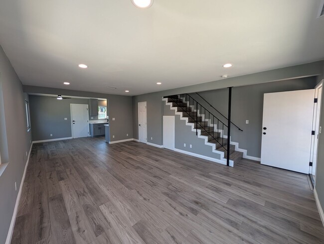 Building Photo - 1129 Cherry Ave
