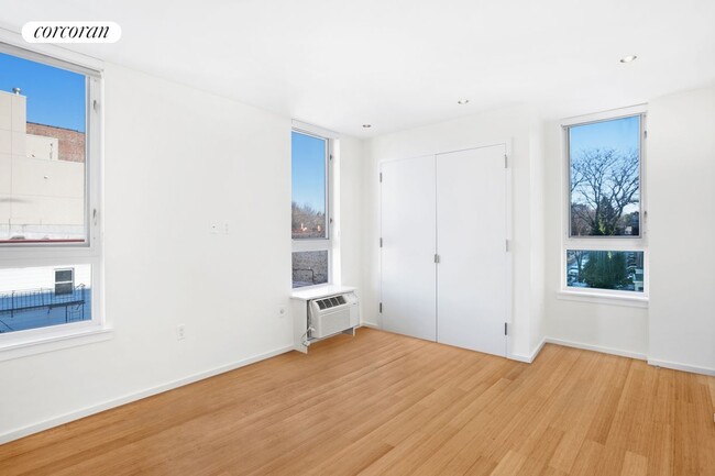 Building Photo - 276 13th St