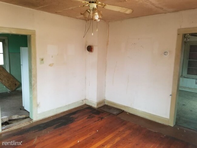Building Photo - 2 br, 1 bath House - 167 Peak St