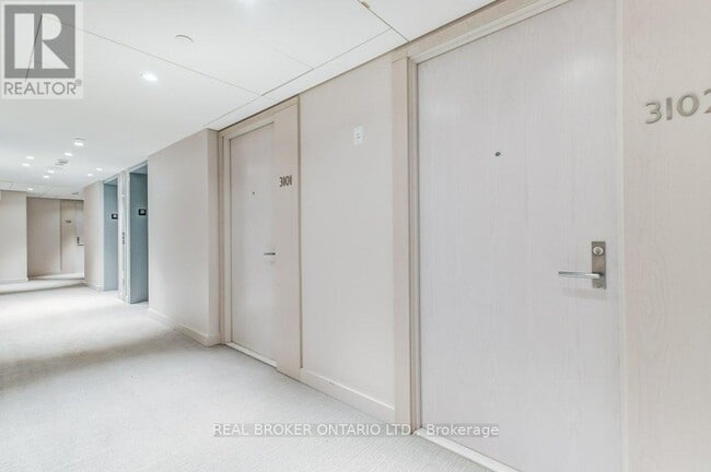 Building Photo - 115 Blue Jays Way