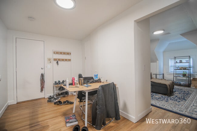 Building Photo - 4948 N Winchester Ave