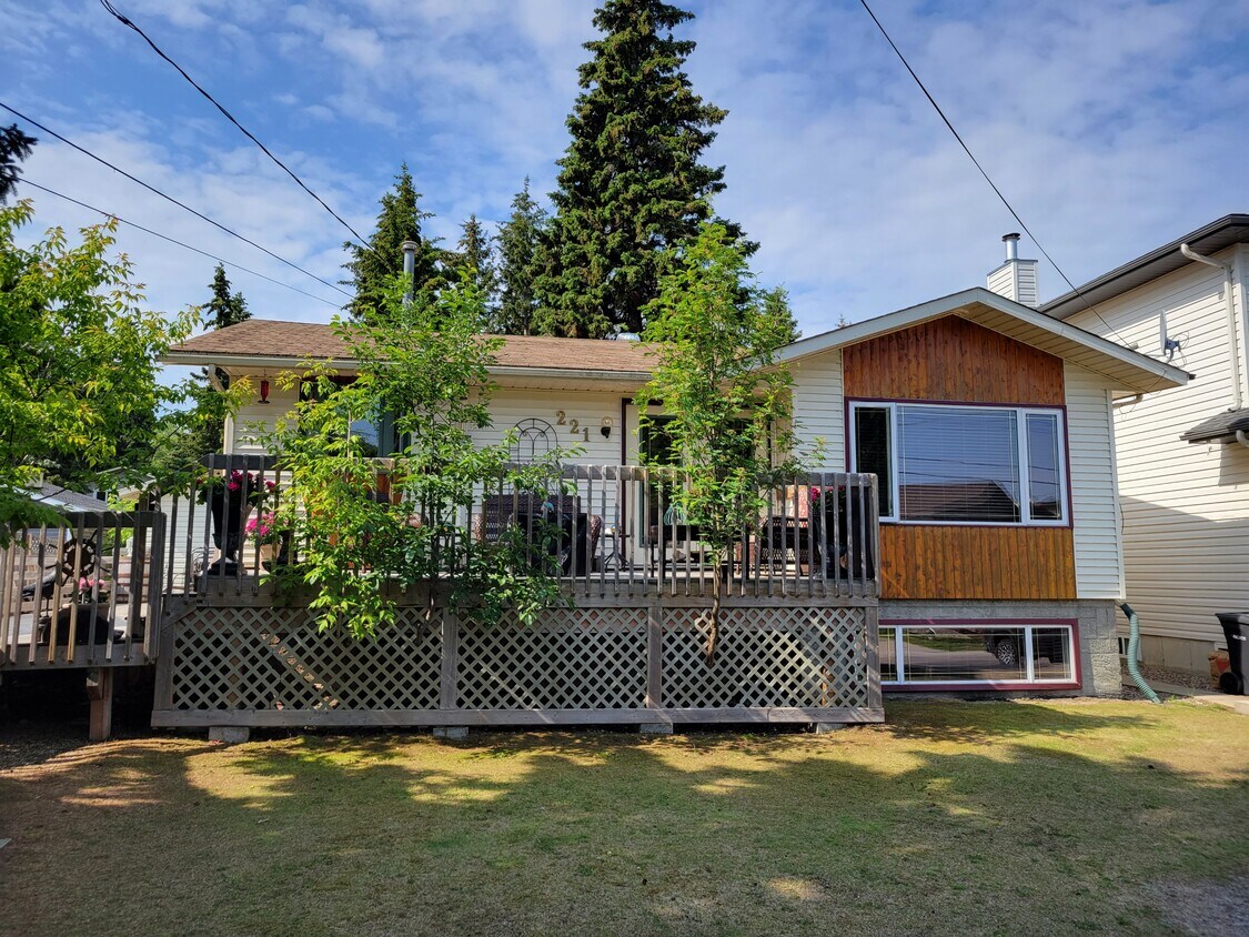 Primary Photo - 221 Birch Ave