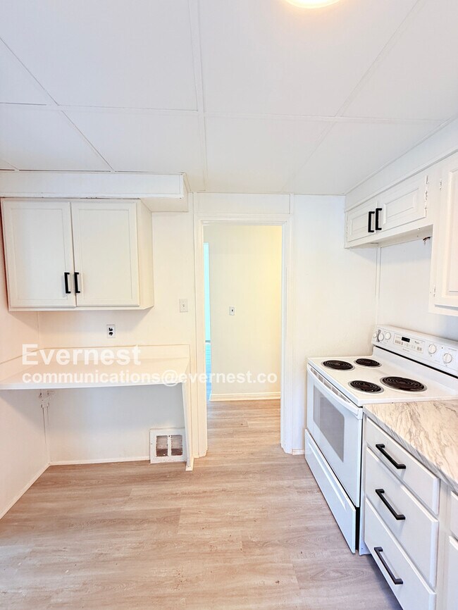 Foto del edificio - 20527 Rosemont Ave