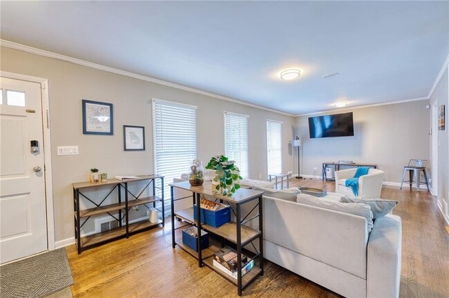 Building Photo - 2418 Brookdale Dr NE