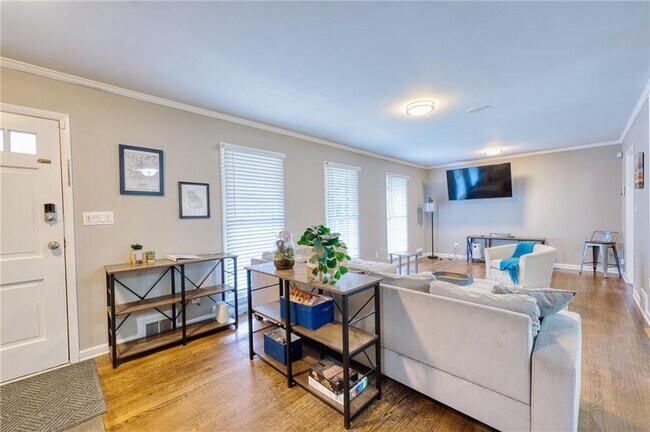 Foto del edificio - 2418 Brookdale Dr NE