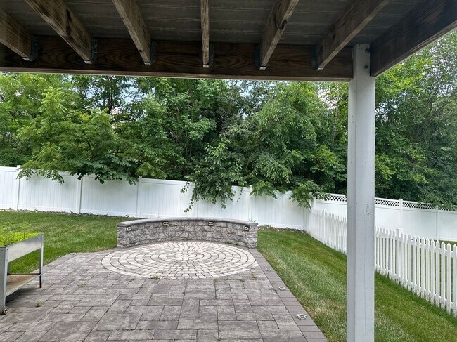 Building Photo - 614 Gala Way
