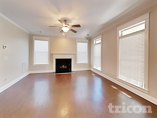 Building Photo - 2435 Center Pointe Cir SW