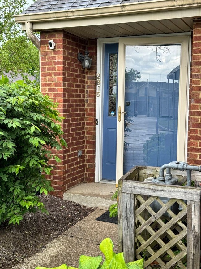 Building Photo - Beautiful Two Bedroom Townhouse!