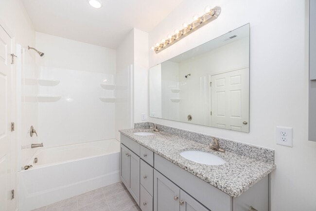 Building Photo - BEAUTIFUL 3BD 2.5 BTH Apartment home RAINTREE - Ballantyne Commons Pkwy