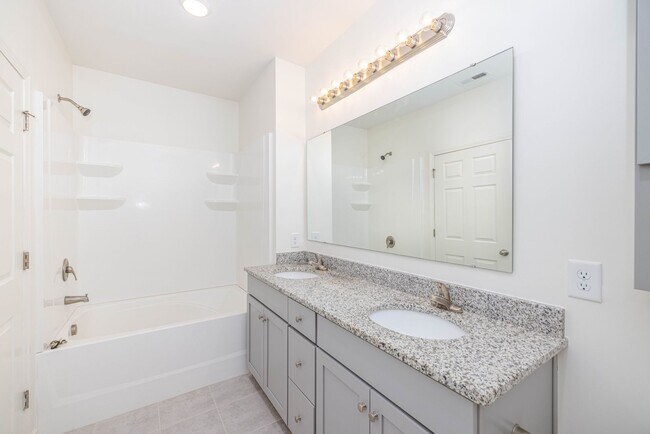 Foto del edificio - BEAUTIFUL 3BD 2.5 BTH Apartment home RAINTREE - Ballantyne Commons Pkwy