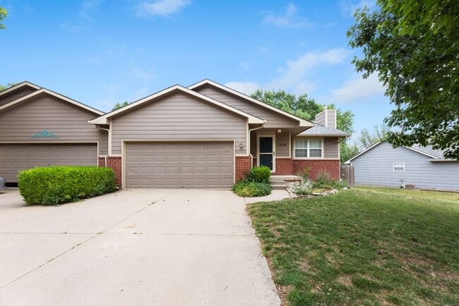 Building Photo - 1426 N Rawhide Dr