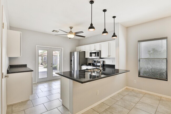 Building Photo - 934 E Desert Moon Trail