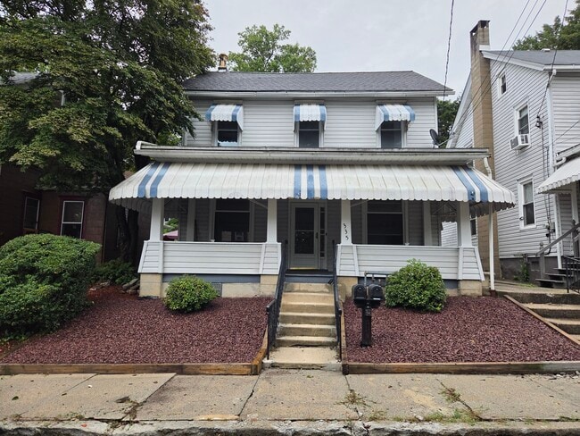 Building Photo - 335 1st St