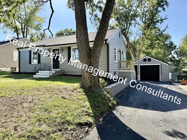 Building Photo - Beautifully Renovated 3-Bedroom, 2-Bath Ho...