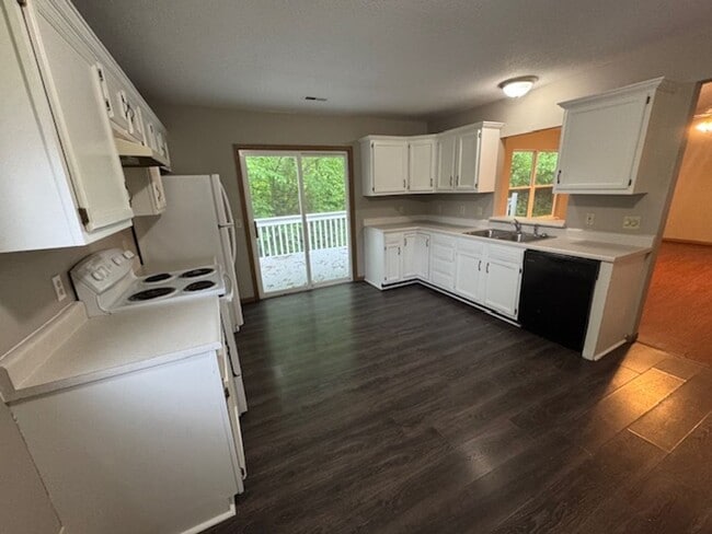 Building Photo - 3217 Cedar Ridge Run