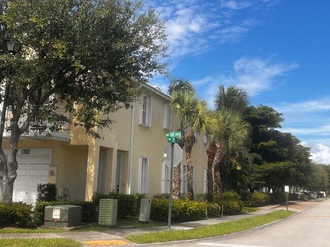 Foto del edificio - 7480 NW 114th Path