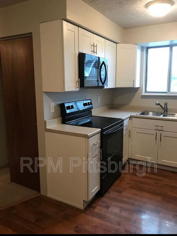 Foto del edificio - 1207 Pine Hollow Rd