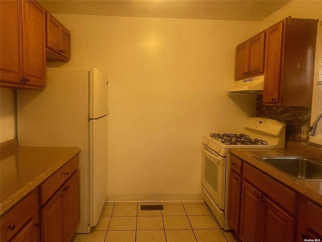 Foto del edificio - 495 S Oyster Bay Rd