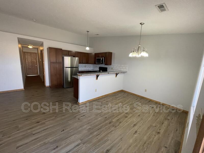 1071 E Karla Ave, Haysville, KS 67060 Condo for Rent in Haysville, KS
