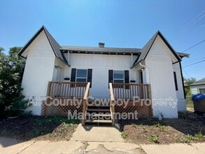 Building Photo - 814 E Garfield St