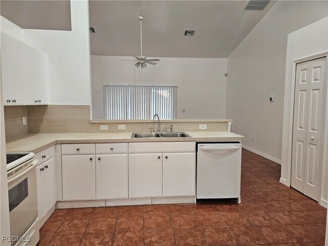 Foto del edificio - 2511 Sunniland Blvd