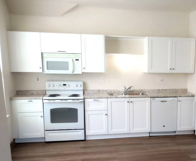 Kitchen - 425 SW Sheridan St
