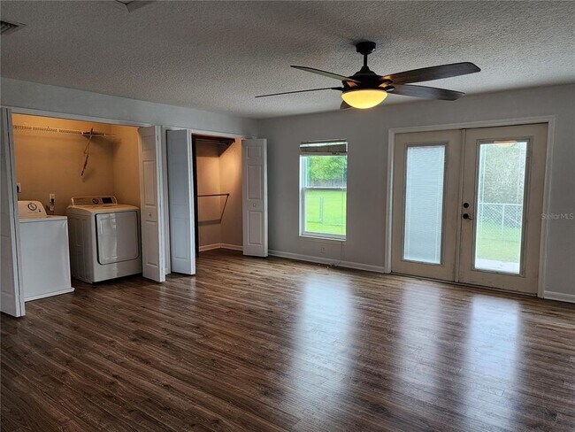 Building Photo - 8 Poinsettia Dr