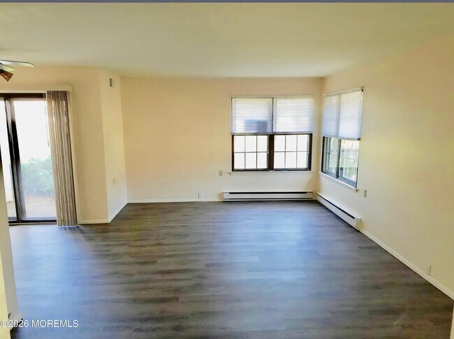 Building Photo - 453A Chesterfield Ct