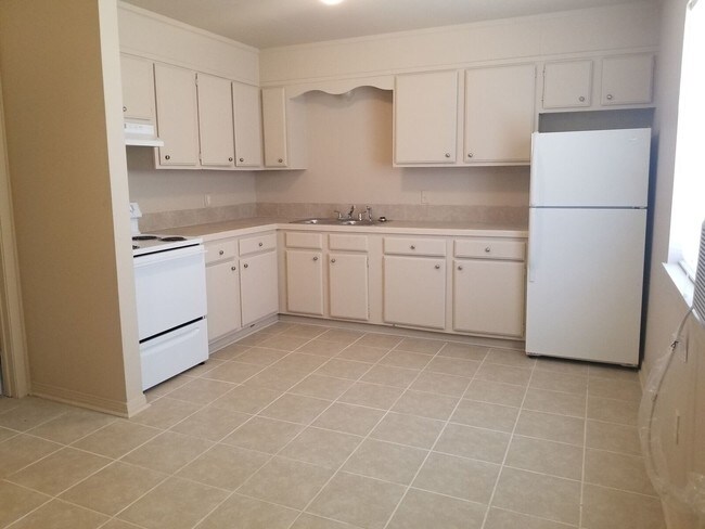 Foto del edificio - 1320 Plummer St