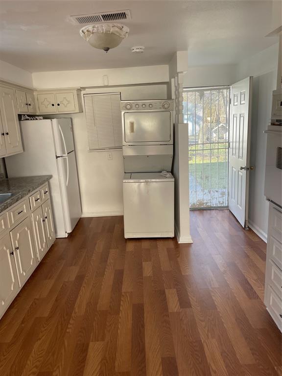 Foto del edificio - 7914 Lockwood Dr