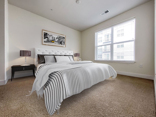 Fort Belvoir Spacious Bedroom - Belvoir Square - Belvoir Square
