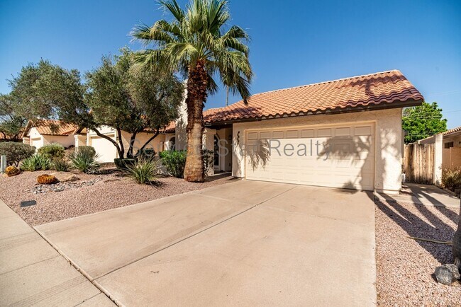 Foto del edificio - 1439 N La Rosa Dr