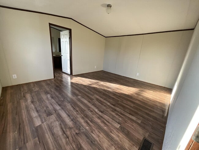 Foto del edificio - Charming 3-Bed, 2-Bath Retreat: Spacious 1216 Sq Ft Mobile Home in Peaceful Brazoria, TX!