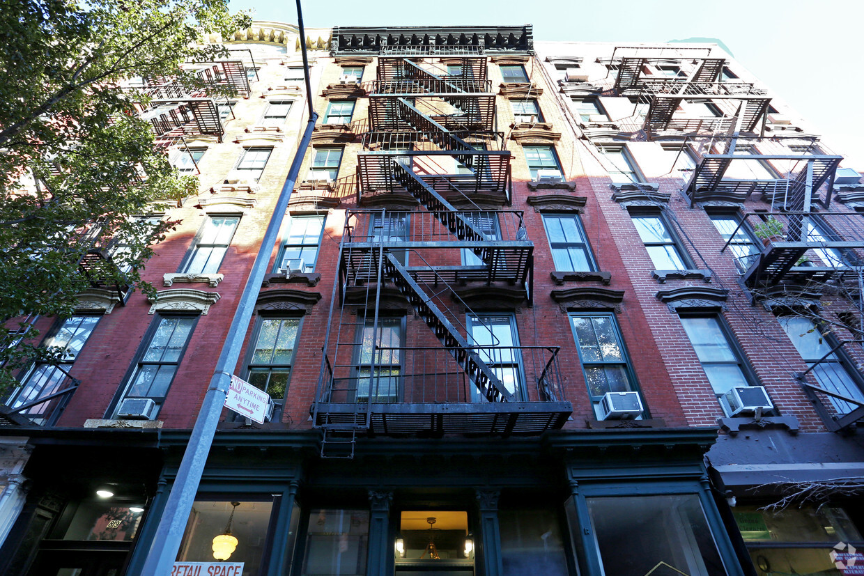 Building Photo - 87 Christopher St