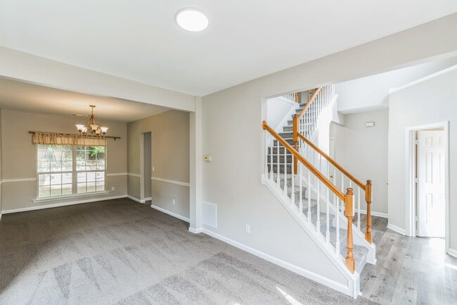 Foto del edificio - 2453 Lakebrooke Dr